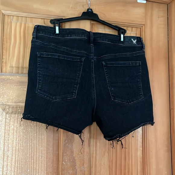 Shorts - Picture 2 of 4